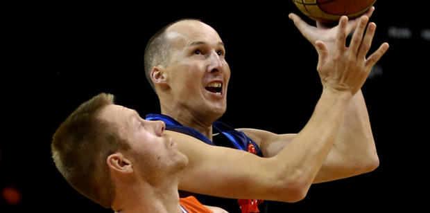 Phill Jones goes to the rim against the Southland Sharks. Photo / Photosport