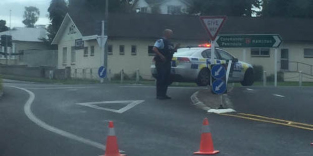 A Twitter user posted a photo of one of the road blocks. "Multiple police blocked off roads and have rifles in #Morrinsville," the tweet said. Photo / Twitter / @JaureguiWhip