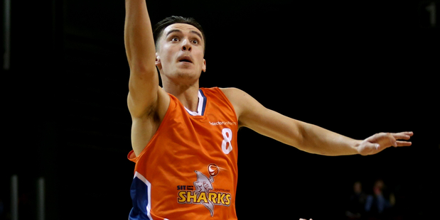 Derone Raukawa playing for the Southland Sharks. Photo / Photosport
