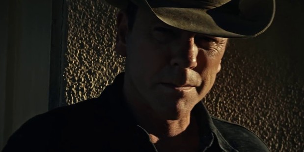 Kiefer Sutherland is crafting a country album.