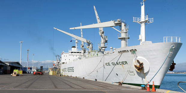 Kiwifruit cartons were unloaded from the Ice Glacier after a contamination scare. PHOTO/ANDREW WARNER