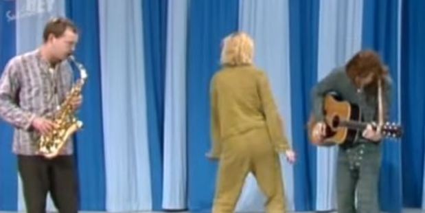 Cate Blanchett showed off some questionable dance moves along with her jazz singing.
