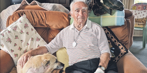 As 92-year-old Jim Morgan lay on the ground trying to fight off the stray dog attacking him, all he could think of was protecting his best mate, Sandy. Photo / Debbie Beadle