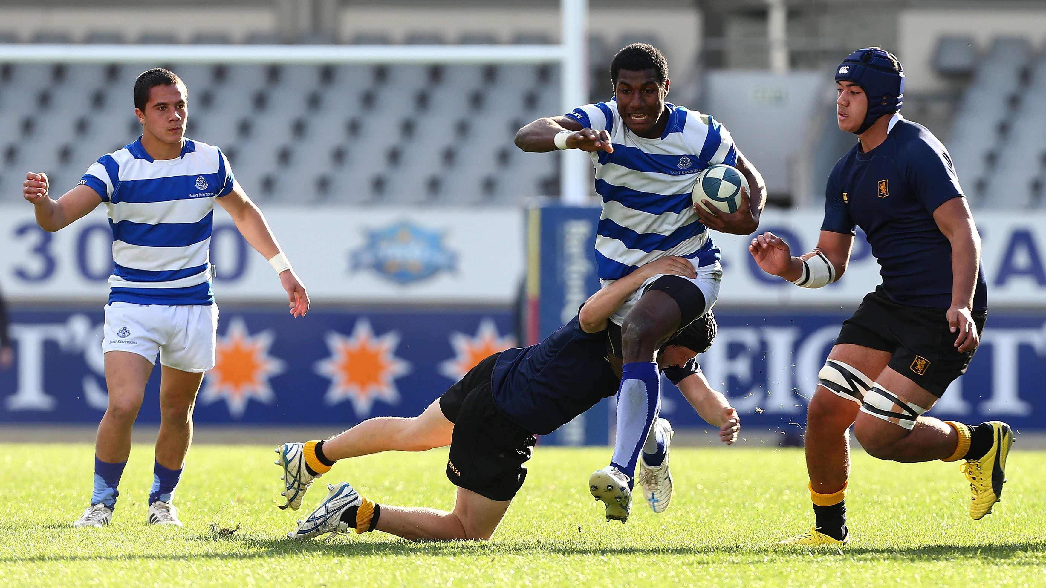 Vunivalu makes a break for of St Kentigern College during the 2012 Secondary School 1st XV Final against Auckland Grammar. Photo/Getty