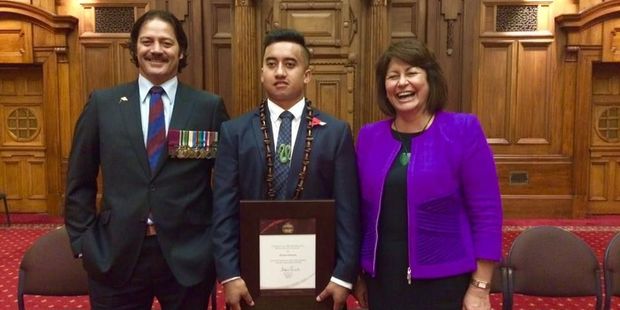 Corporal Willie Apiata VC, left, 2016 Ngarimu VC 28th Maori Battalion Undergraduate Scholar Herewini Ammunson, and Education Minister Hon Hekia Parata. PHOTO/SUPPLIED