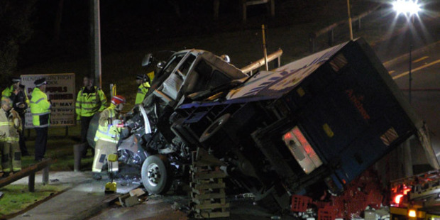 Loading The collision occured at the Te Atatu Rd and Roberts Rd intersection in Te Atatu South at 5am. Photo / Daniel Hines
