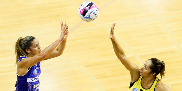 Kayla Cullen (left) and the Northern Mystics midcourt have struggled to start the season. Photo / Getty