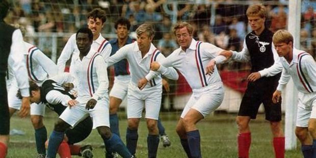 The plan was to escape through a tunnel at half-time, but with the Nazis leading, the Allies decide instead to head back out on to the pitch.