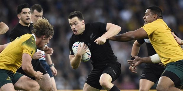New Zealand's full-back Ben Smith (C) is tackled by Australia's prop Scott Sio (r). Photo / Getty Images.