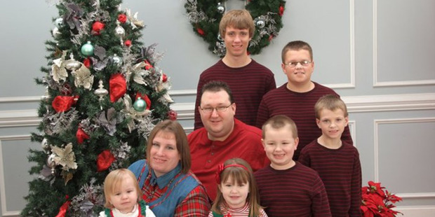 Jennifer Norsworthy with her husband Toby Norsworthy and their six children at Christmas 2010 (clockwise from top: Quinten, Riley, Bradley, Mickey, Aurora and Lainie). Photo / Facebook