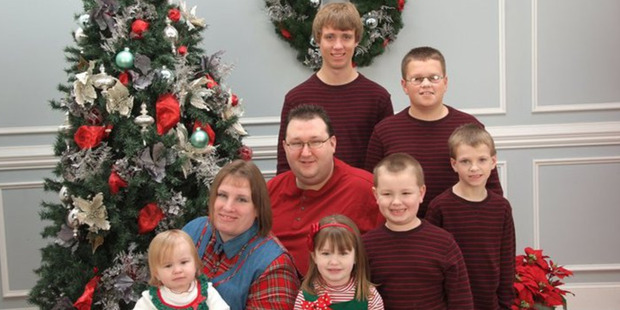 Jennifer Norsworthy with her husband Toby Norsworthy and their 6 children at Christmas 2010 (clockwise from top: Quinten, Riley, Bradley, Mickey, Aurora and Lainie). Photo / Supplied
