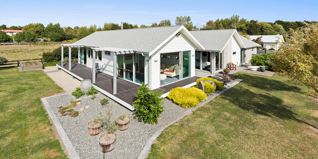 The North Ridge Drive property has a main home, an attached studio and a separate one- to two-bedroom dwelling. Photo / Lodge Real Estate (Hamilton)