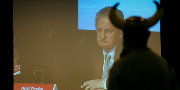 Under the grill - Contact Energy Deputy Chairman, Phillip Pryke, is questioned by Shareholders Association chairman Bruce Sheppard, during the company's annual meeting. Photo / Brett Phibbs