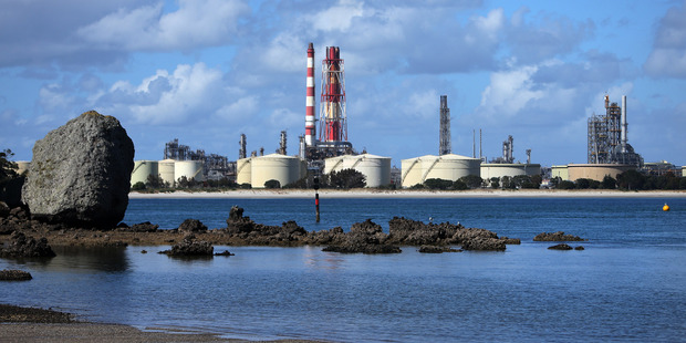 Oil prices have hit a new 11-year low, adding weight to calls for more cuts in the Reserve Bank's official cash rate and casting doubt for commodities. Photo / Michael Cunningham