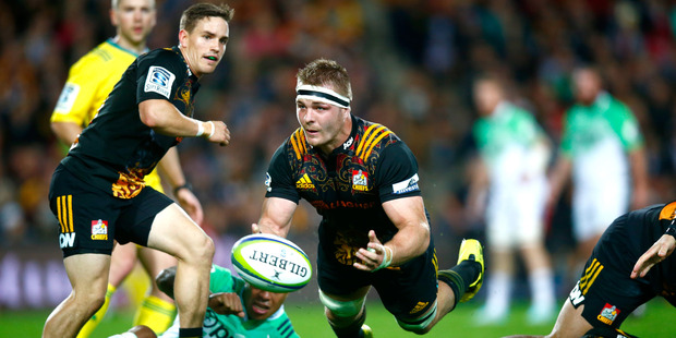 Sam Cane shows off his dive passing skills in the defeat to the Highlanders on Saturday night. Photo / Getty Images