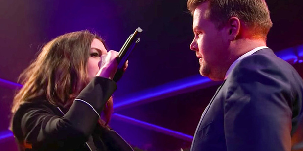 Anne Hathaway and James Corden in an epic rap battle The Late Late Show.