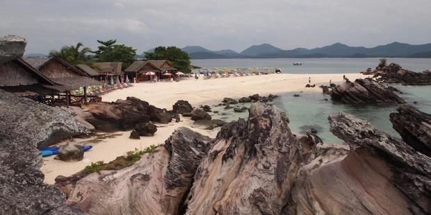 Tourist structures are being removed from the islands of Koh Khai Nok, Koh Khai Nui and Koh Khai Nai. Photo / Walter Lim, Flickr