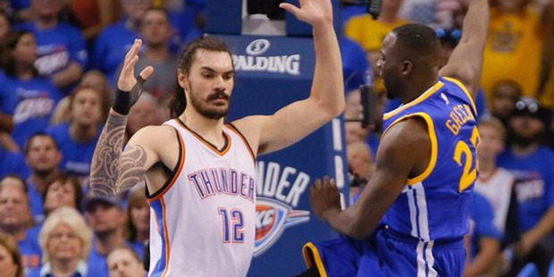 Steven Adams is kicked by Draymond Green. Photo / Twitter.