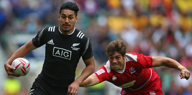 Reiko Ioane breaks through the Russian defense during the London Sevens at Twickenham. Photo / Getty Images