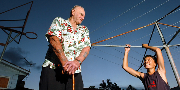 220306sp12 Rotorua's Sid Adams, father of Commonwealth gold medalist Valerie Vili, with his 12-year-old son Steven Adams. 22 March 2006 The Daily Post Photograph by Stephen Parker NZH 28Jun13 - P