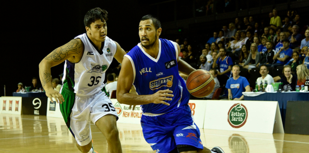 Tai Wesley of the Wellington Saints and Tipene Friday of the Supercity Rangers. Photo / Photosport