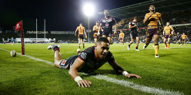 David Fusitu'a of the Warriors scores a try during the round 13 NRL match between the New Zealand Warriors and the Brisbane Broncos. Photo / Getty Images.