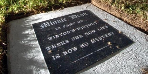 Minnie Dean's gravestone.
