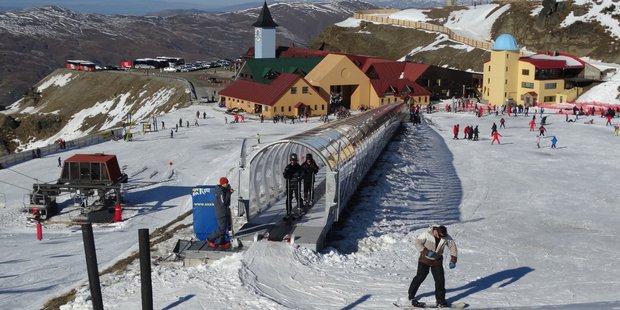South Islanders are feeling the effects of a cold snap forecast to bring snow to some alpine areas. Photo / Otago Daily Times