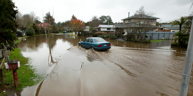 Flooding on Brookdale Drive. Photo/Ben Fraser