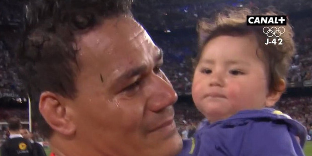 Chris Masoe carrying Jerry Collins daughter at the full time whistle. Photo / Twitter.