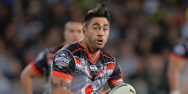 Shaun Johnson of the Warriors runs with the ball during the round 10 NRL match between the Penrith Panthers and the New Zealand Warriors. Photo / Getty Images.