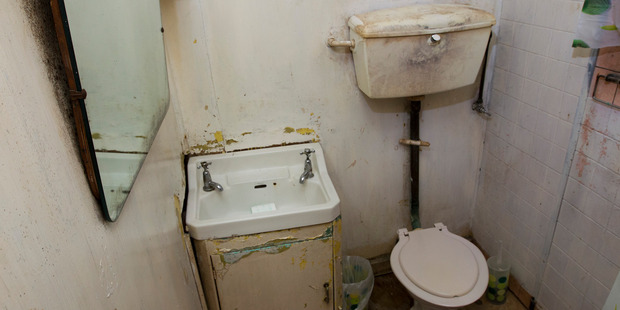 The property's rundown bathroom before it was renovated. Photo / Jason Oxenham