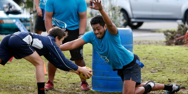 Northland Taniwha player Tumama Tuulua reaches to protect the centre field.