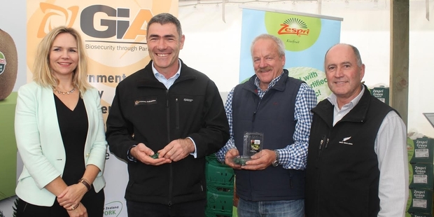Debra Roche, Ministry of Primary Industries, MPI Minister Nathan Guy, NZKB chairman Geoff Oliver and KVH chief executive Barry O'Neil at the GIA signing.