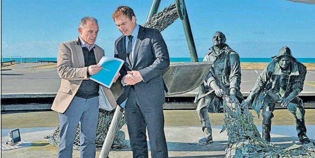 SCHOOL FOR FISH: Napier MP Stuart Nash and campaigner Neil Kirton compare notes on a national oceans research institute for Hawke's Bay.