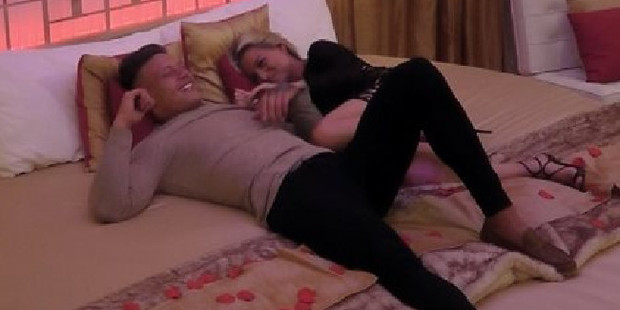 Zara Holland and Alex Bowen on Love Island. Photo / YouTube