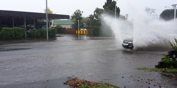 Flooding on New North Rd, Mt Albert. Photo / Peter Janssen