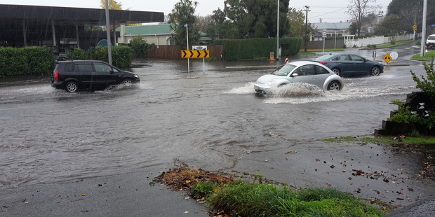 Flooding on New North Rd, Mt Albert. Photo / Peter Janssen