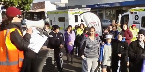 NOT IMPRESSED: Kaikohe rally co-ordinator Karen Edwards addressing Monday's crowd. PICTURE/SUPPLIED