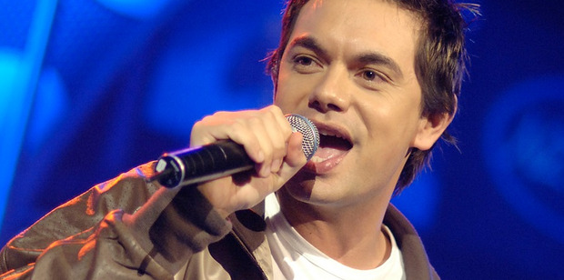 Nik Carlson performs in the 2005 talent show NZ Idol.