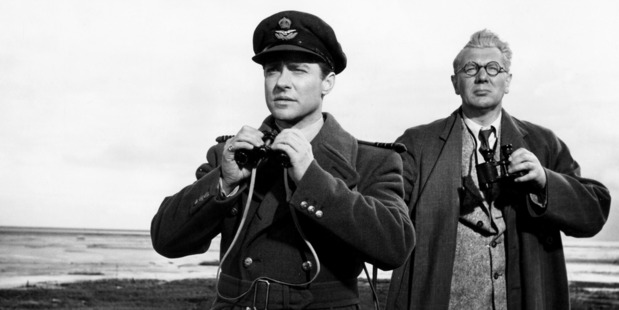Richard Todd as Guy Gibson and Michael Redgrave as Barnes Wallis in 1955 film The Dam Busters.