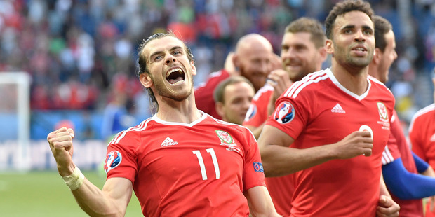 Vokes consoles McAuley after Northern Ireland heartache Vokes consoles McAuley after Northern Ireland heartache
