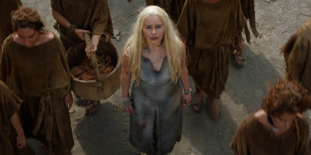 Daenerys Targaryen (Emilia Clarke) is on her way to King's Landing.