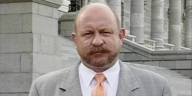 Mark Sainsbury reports live for One News in 2001. Photo/TVNZ
