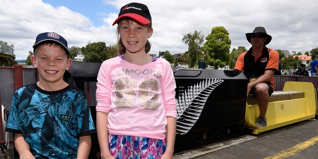 Sam and Chloe Boeyen , both 9, enjoyed the model trains. Photo / George Novak