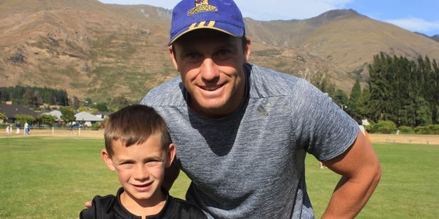Kade Lawrie asked Ben Smith for tips. Photo / Margot Taylor