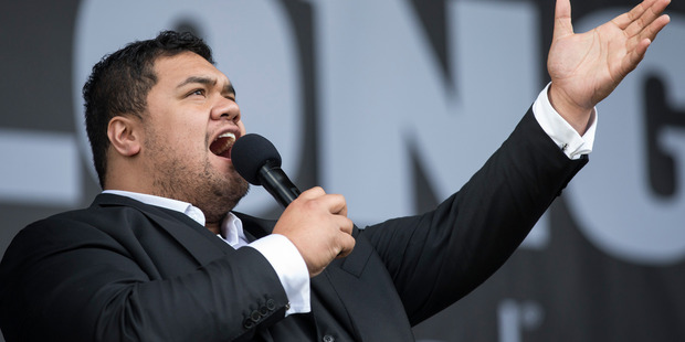 Pene Pati, a member of the opera trio Sol3 Mio performs at the homecoming of the All Blacks after winning the Rugby World Cup. Photo / Jason Oxenham