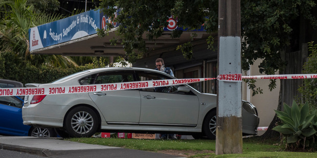 Police block Salisbury Road in Birkdale. Photo / Steven McNicholl