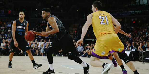 Corey Webster of the Breakers makes a break during the round. Photo / Michael Craig