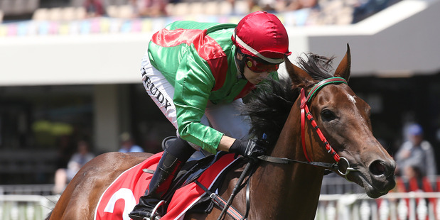 Trudy Thornton and Pondarosa Miss take out the $30,000 Coca-Cola 2100 at Ellerslie. Picture / Trish Dunell